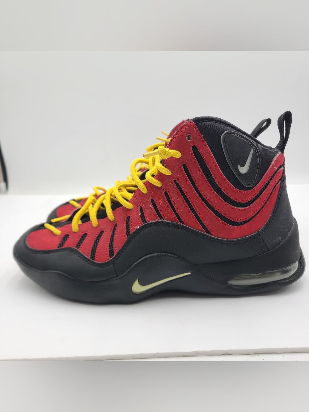 B46 Nike Air Bakin 2013 Black/Red/Yellow Mid Lace Up Men’s Sz 10.5 316383-001